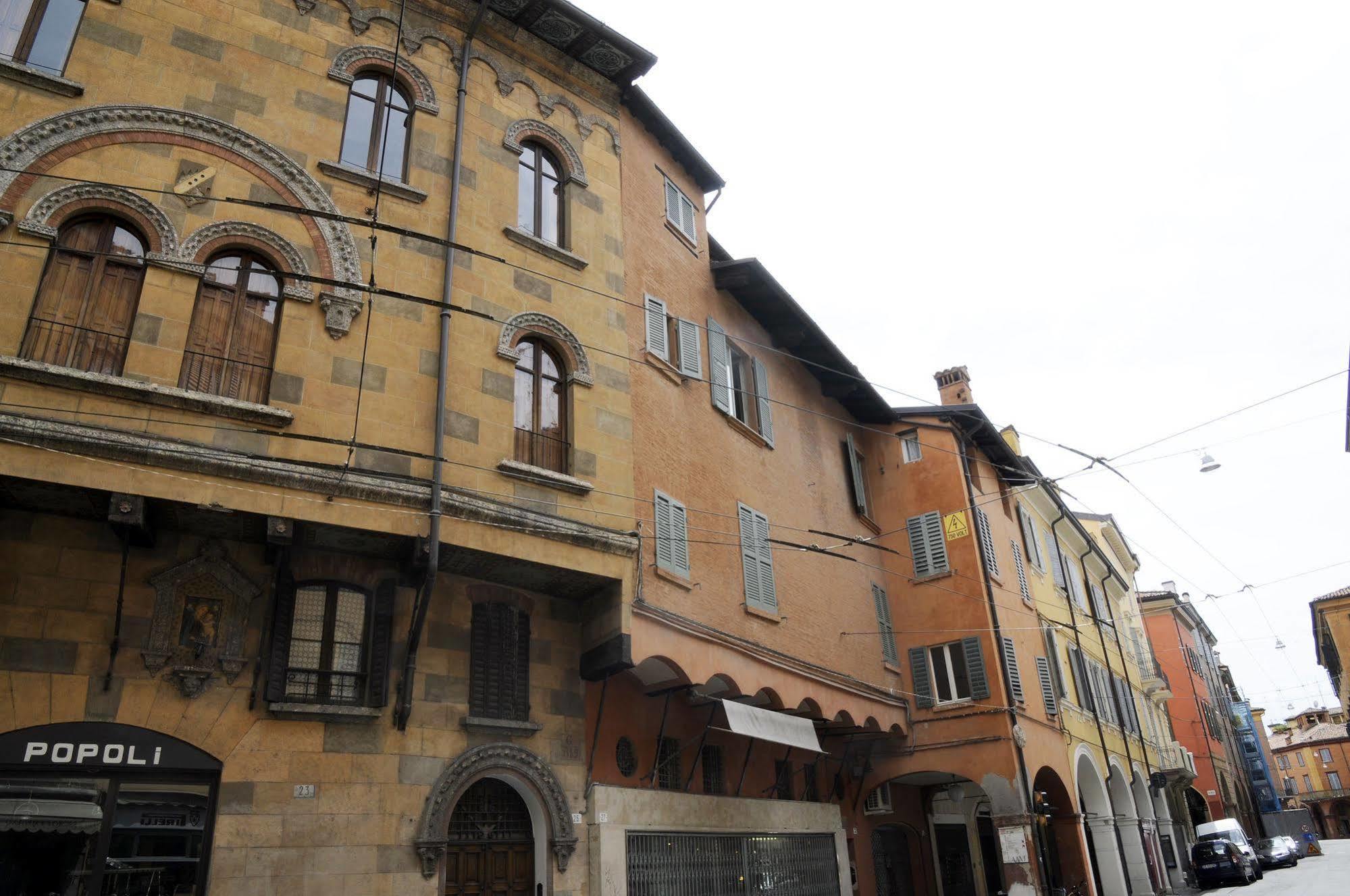 Emilia Suite Modena Bagian luar foto